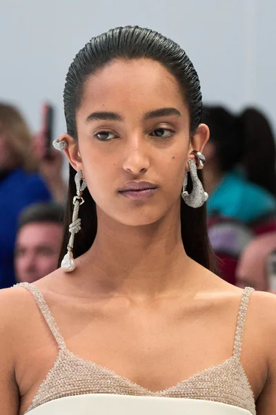 Look 24